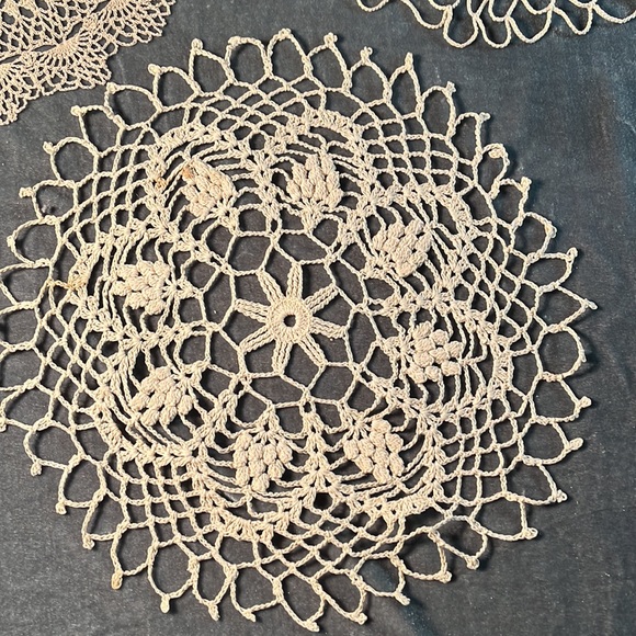 Set/3 VTG Round Doilies - Picture 2 of 7